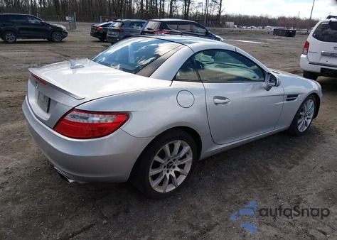 2016 Mercedes-Benz Slk 300 z USA, uszkodzony, nr VIN WDDPK3JA6GF119394